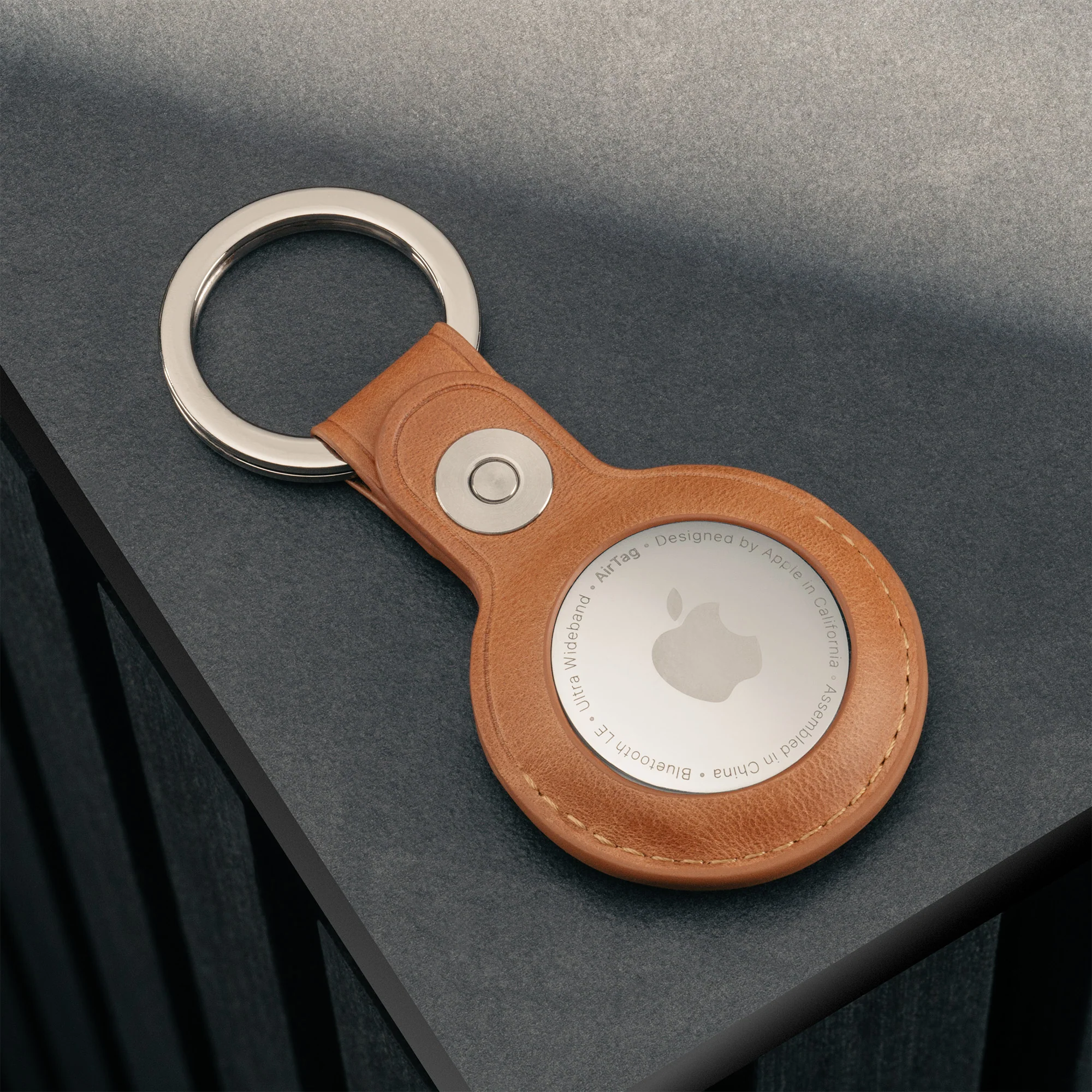 AirTag Leder-Schlüsselring / Schlüsselanhänger (mit Gebürstetem Metallring) - Image 11