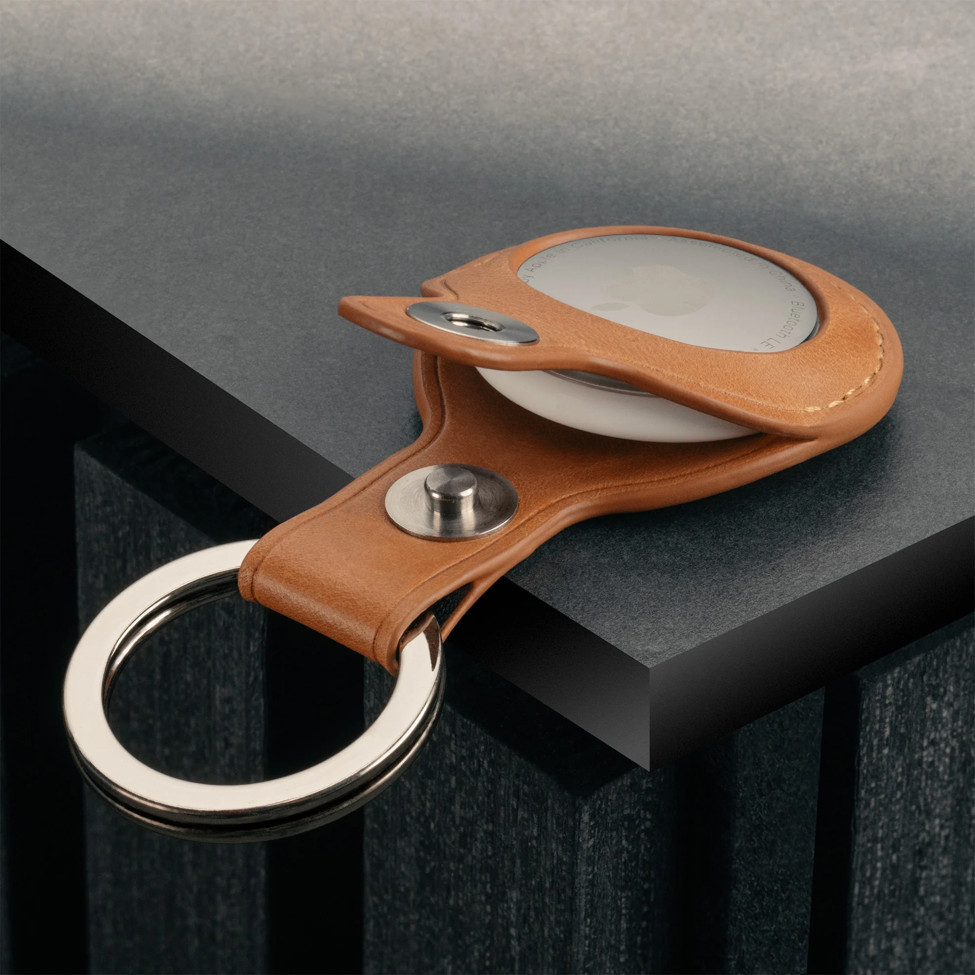 AirTag Leder-Schlüsselring / Schlüsselanhänger (mit Gebürstetem Metallring) - Image 13