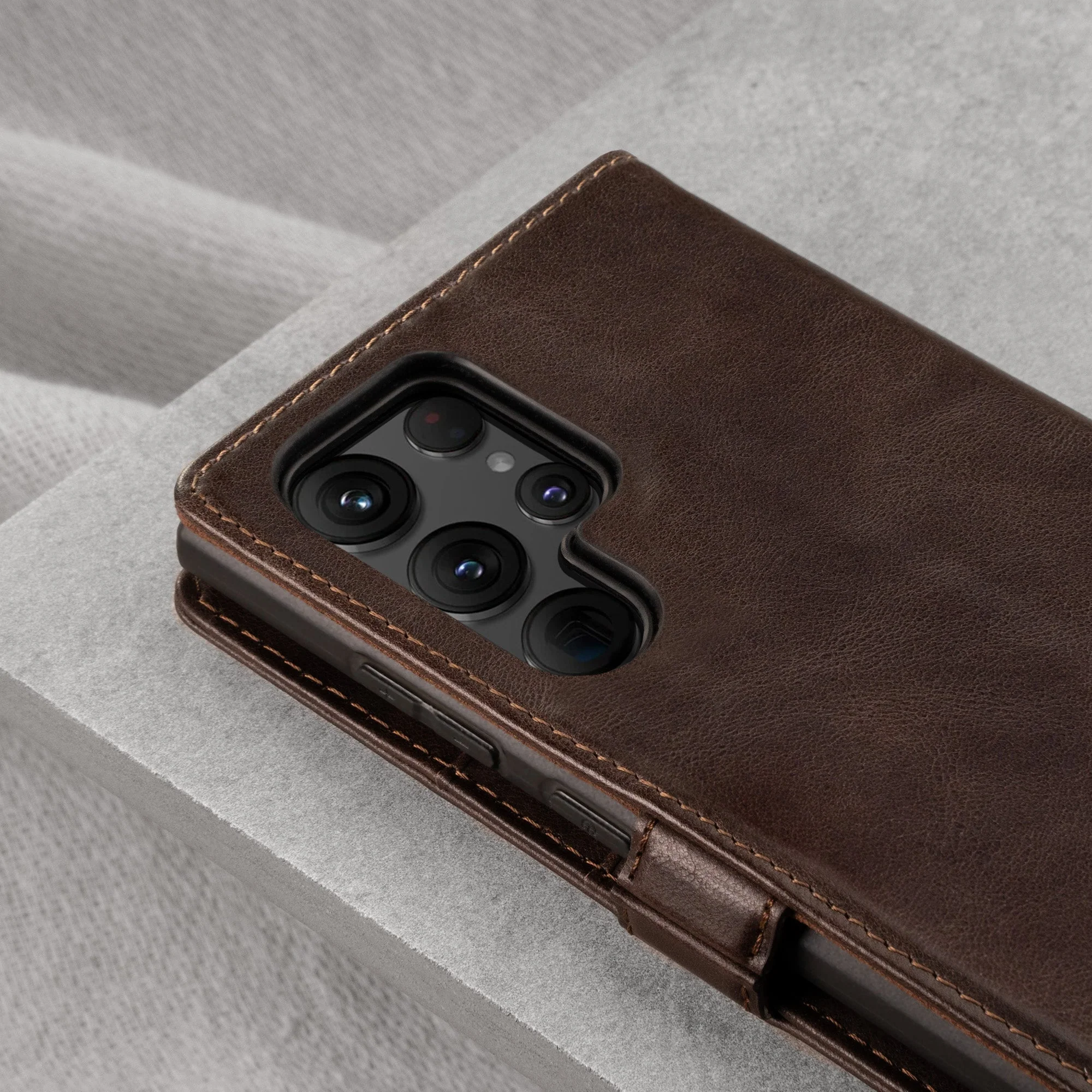 Galaxy S22 Ultra Lederhülle (mit Standfunktion) - Image 8