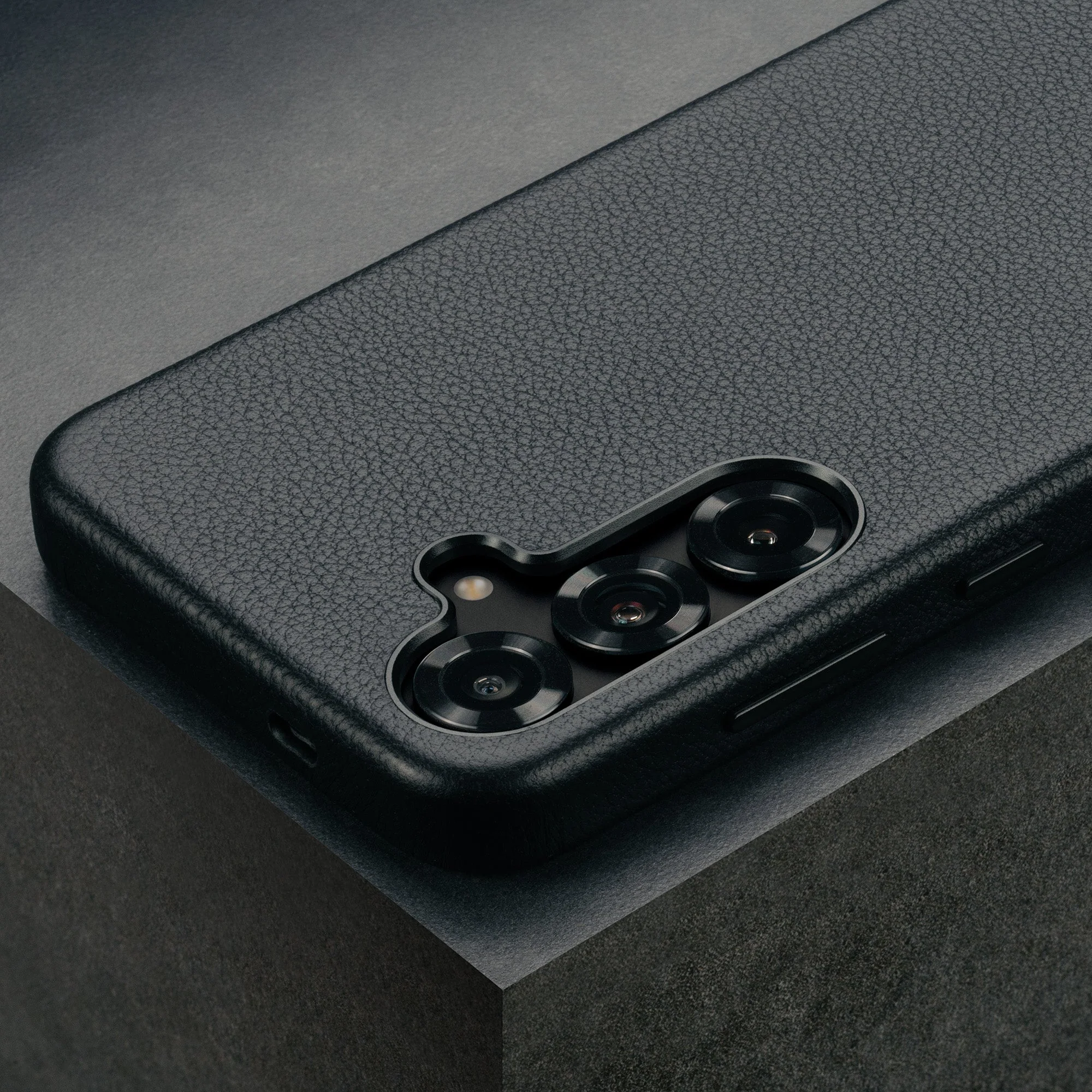 Galaxy S25+ Leder Bumper Hülle (Qi2/MagSafe-Ladekompatibel) - Image 3