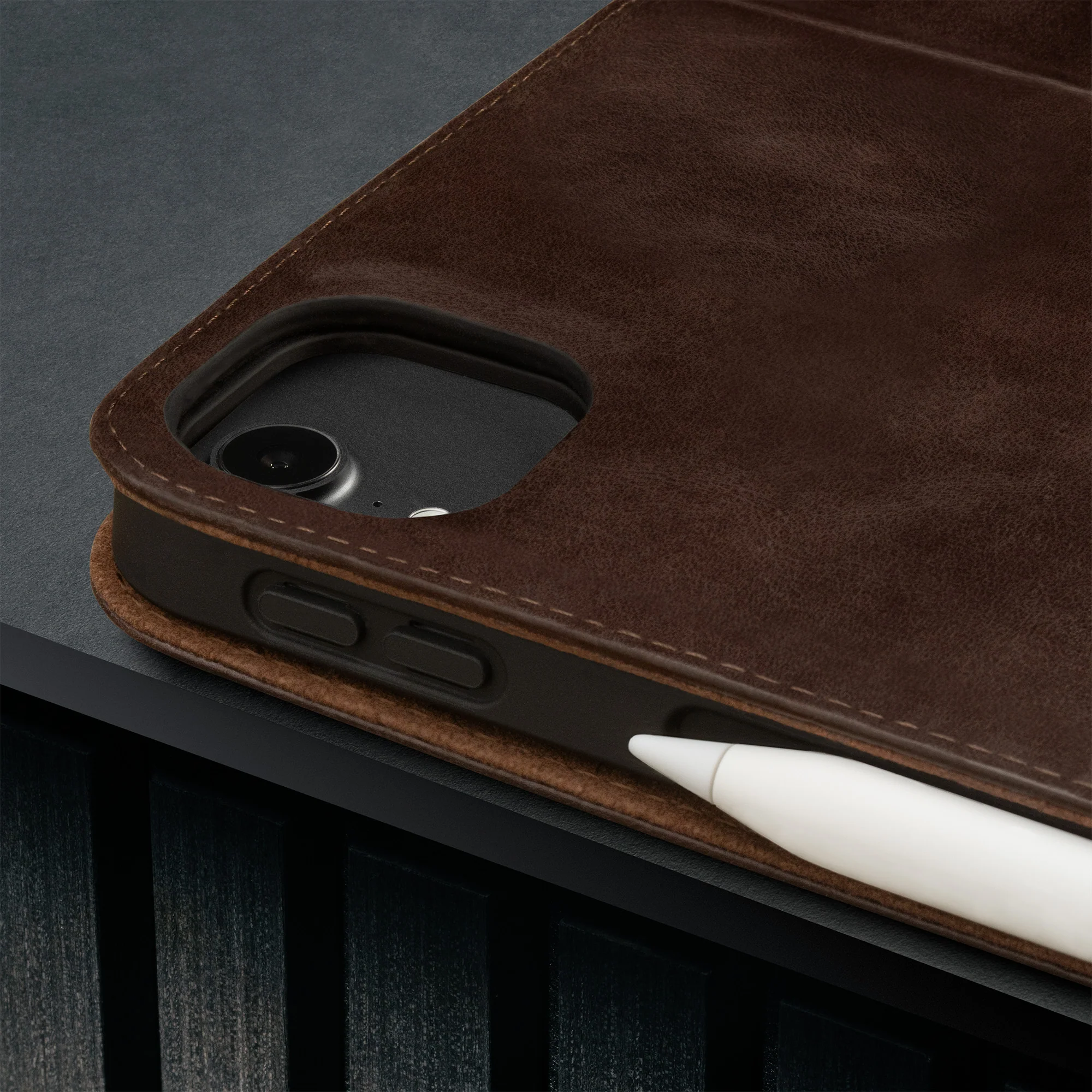 iPad Air 13" Lederhülle (M2/M3/M4) - Image 9