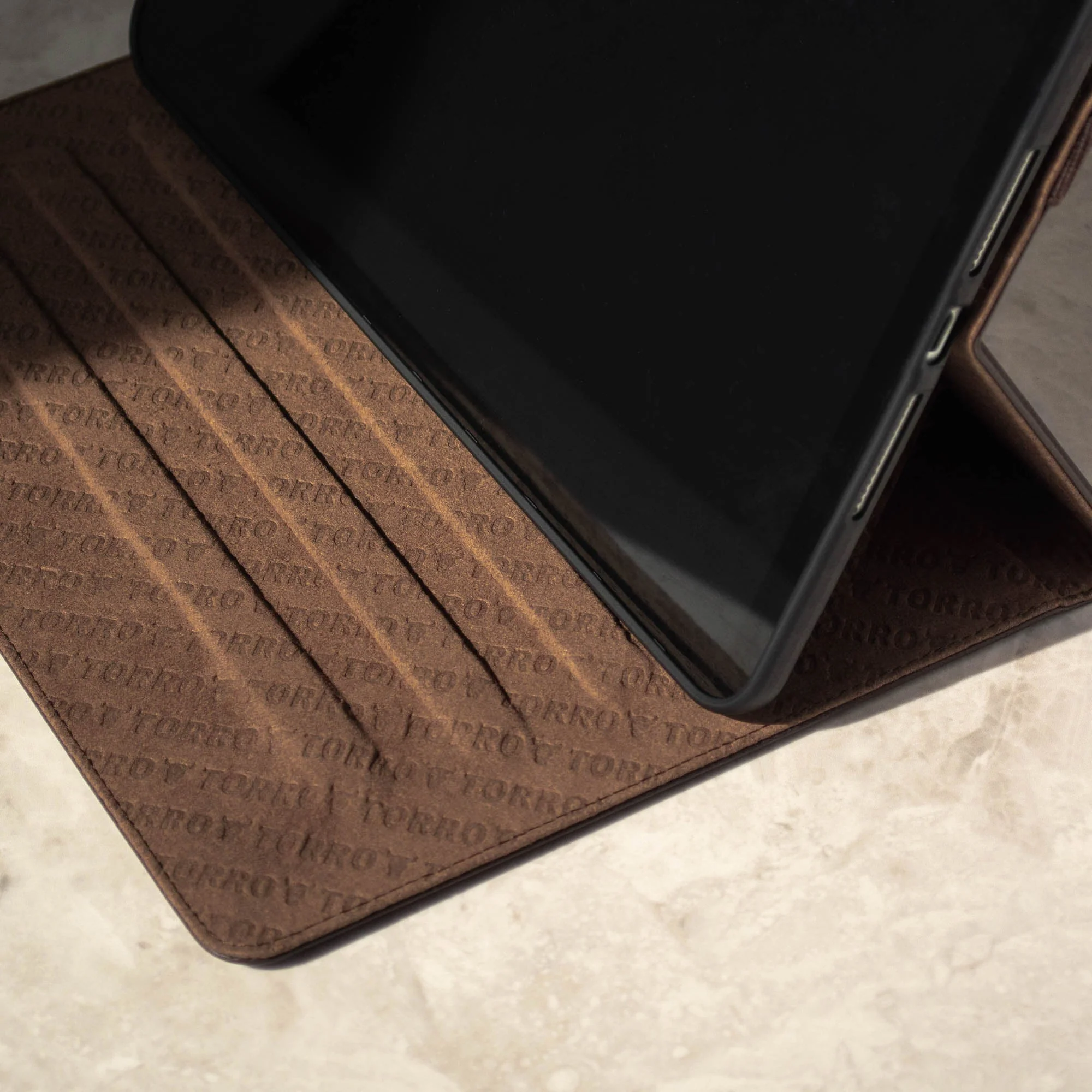 iPad 10.2" Lederhülle (9th, 8th & 7th Gen) - Image 12