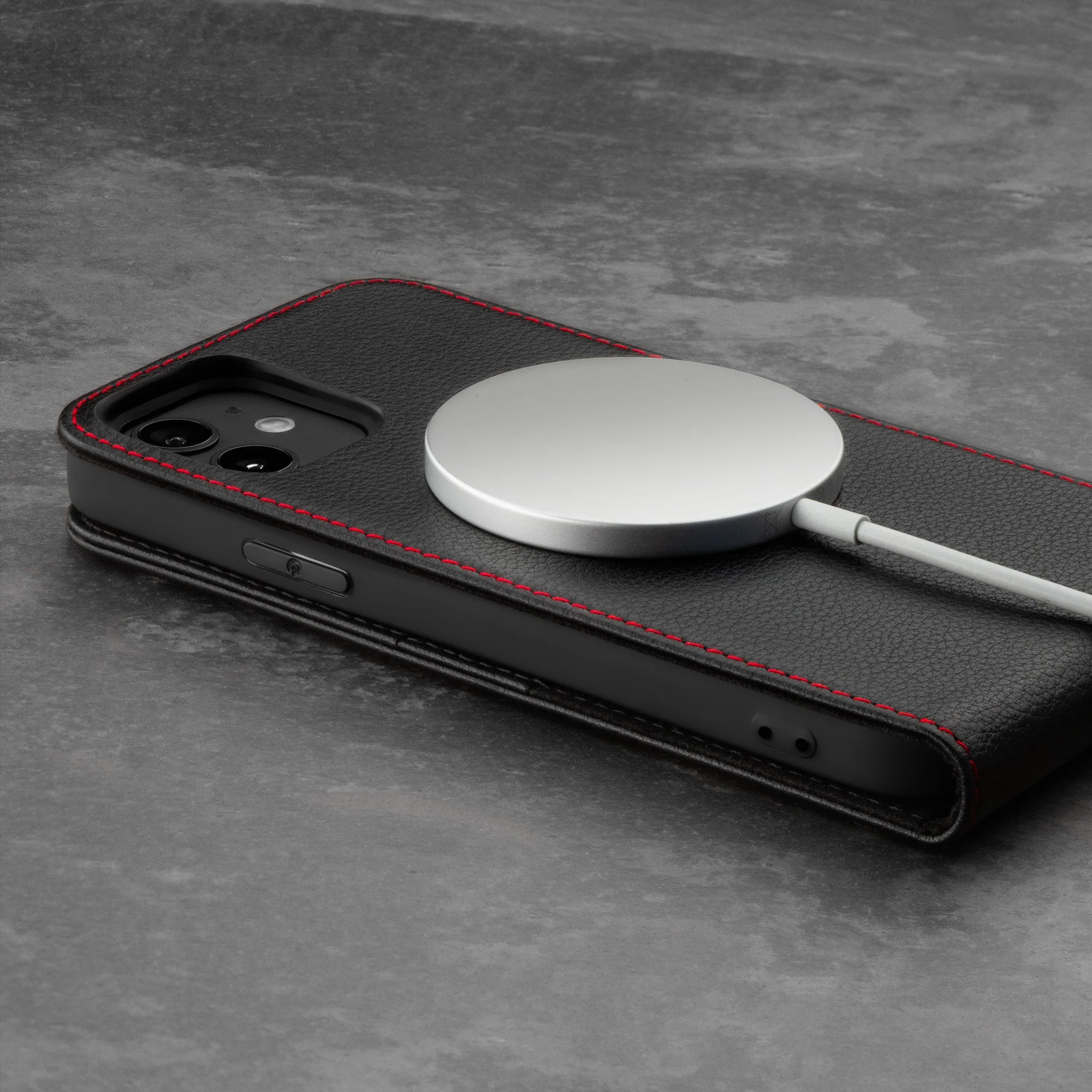 iPhone 12 / iPhone 12 Pro Leder Flip Hülle (mit MagSafe-Aufladung) - Image 3