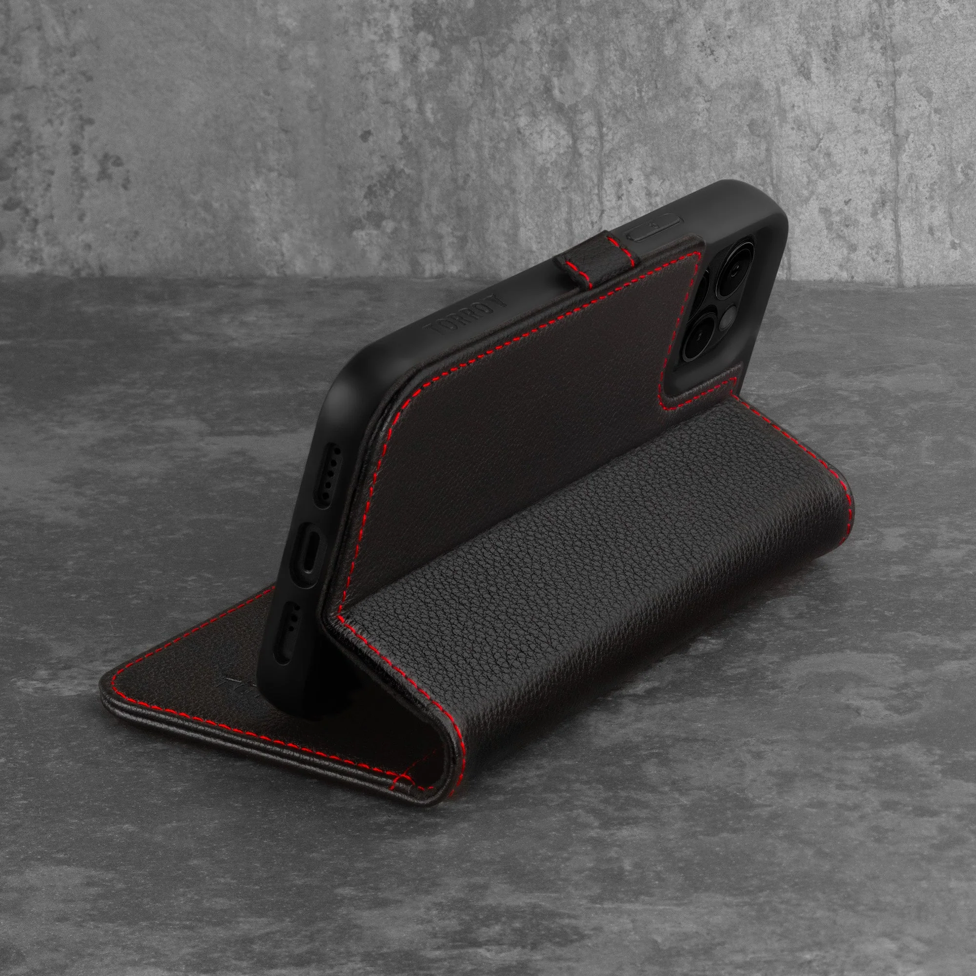 iPhone 12 Pro Max Lederhülle (mit Standfunktion) - Image 3