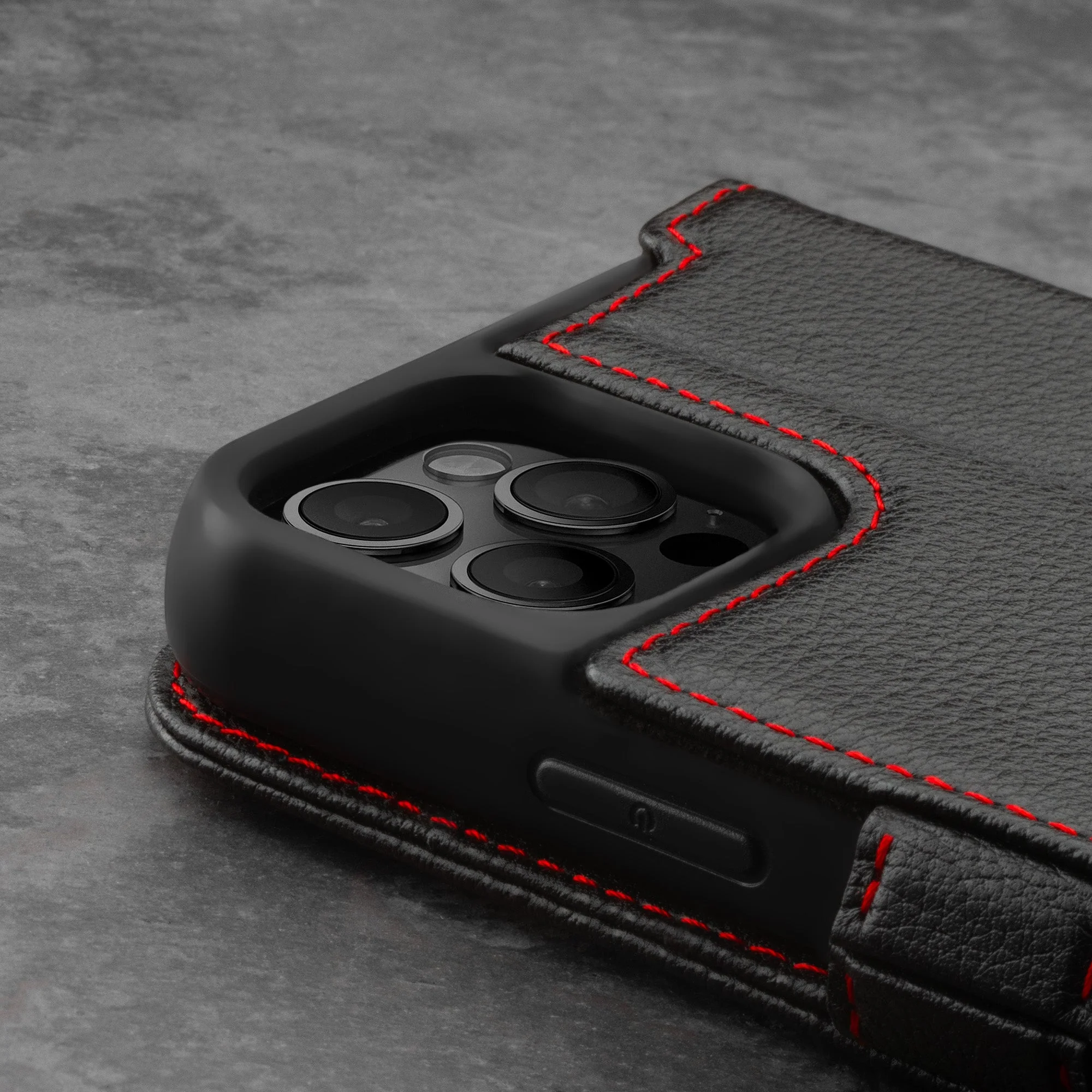 iPhone 12 Pro Max Lederhülle (mit Standfunktion) - Image 4