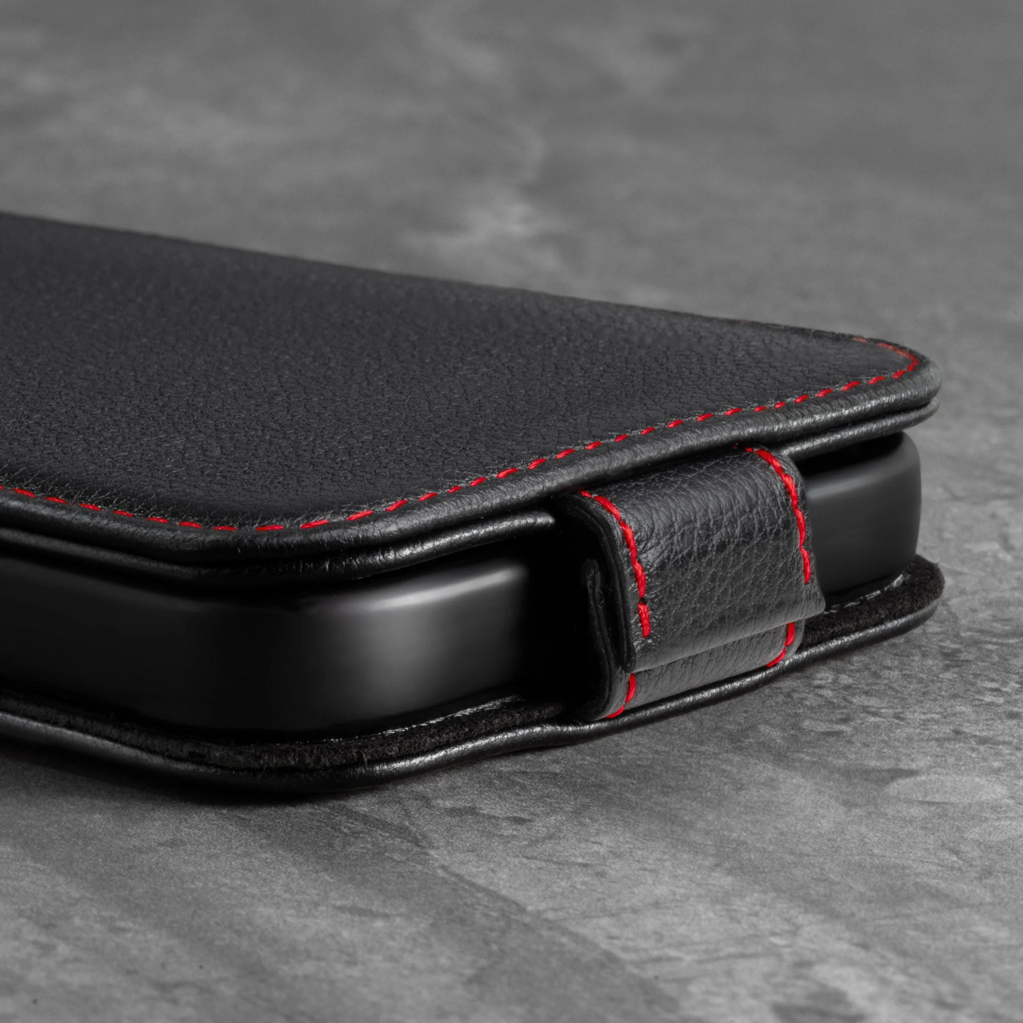 iPhone 13 Leder Flip Hülle (mit MagSafe-Aufladung) - Image 4