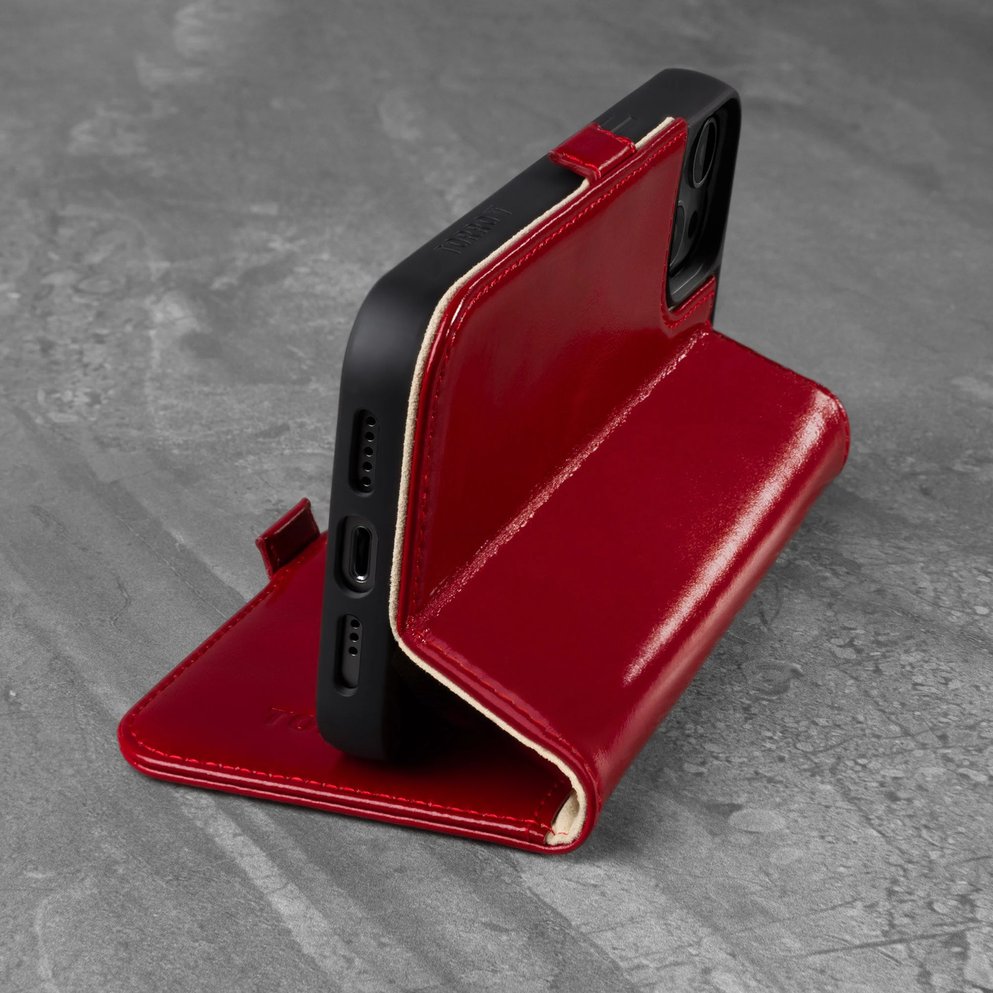 iPhone 13 Pro Max Lederhülle (mit Standfunktion) - Image 13
