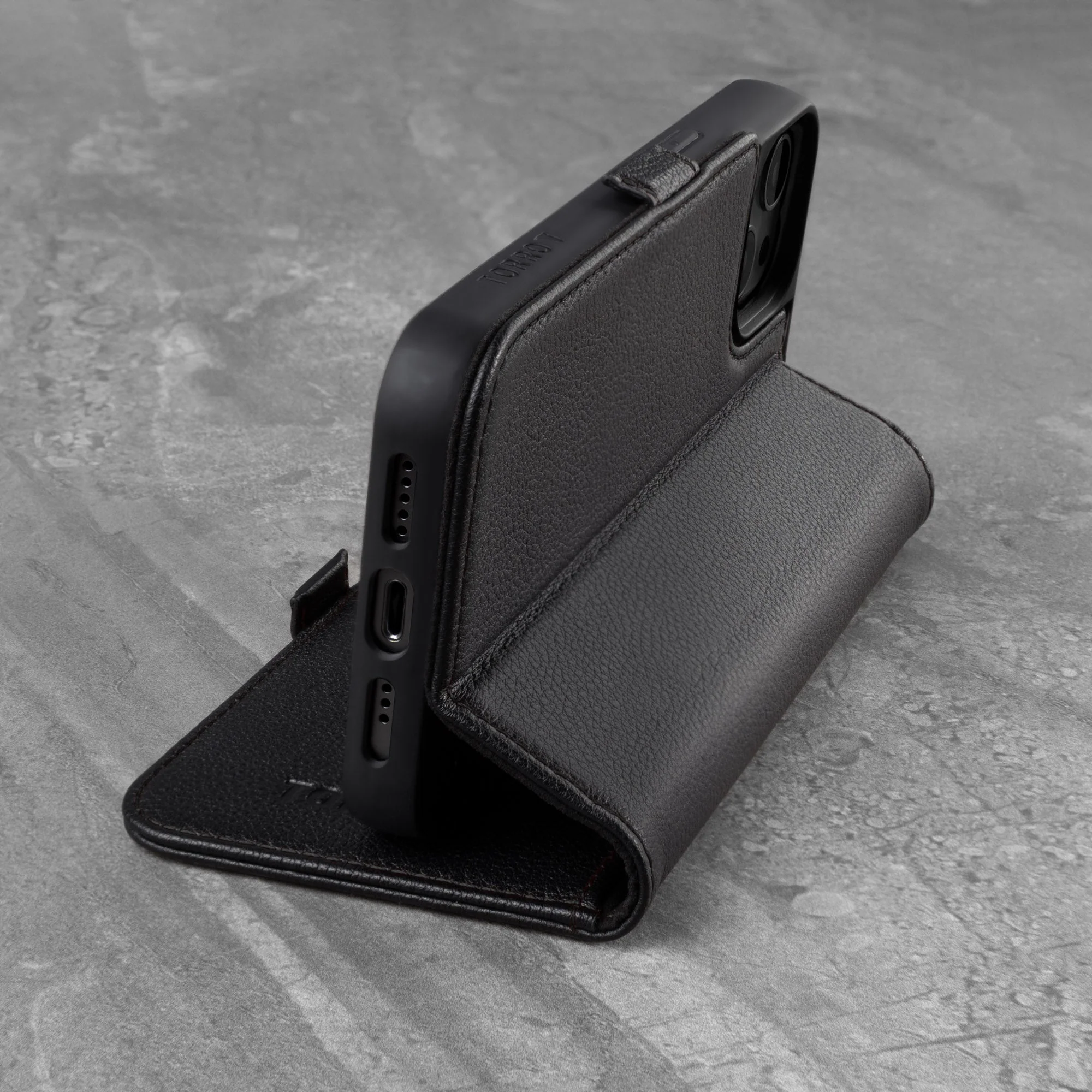 iPhone 13 Pro Max Lederhülle (mit Standfunktion) - Image 17