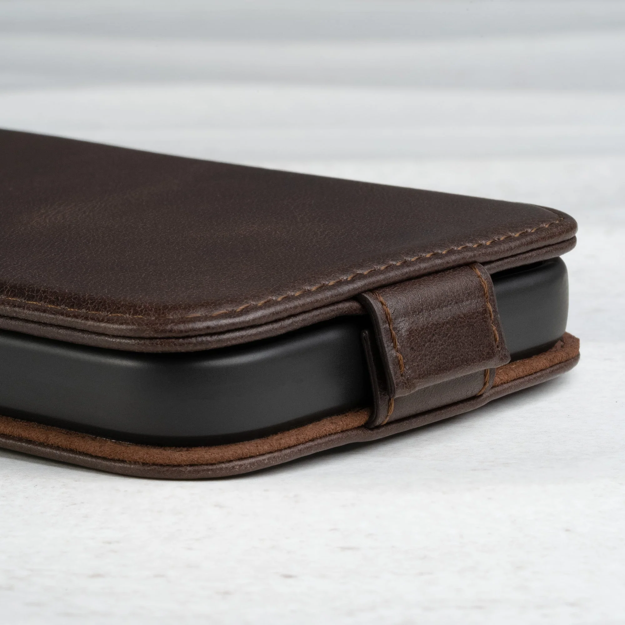 iPhone 14 Leder Flip Hülle (mit MagSafe-Aufladung) - Image 9