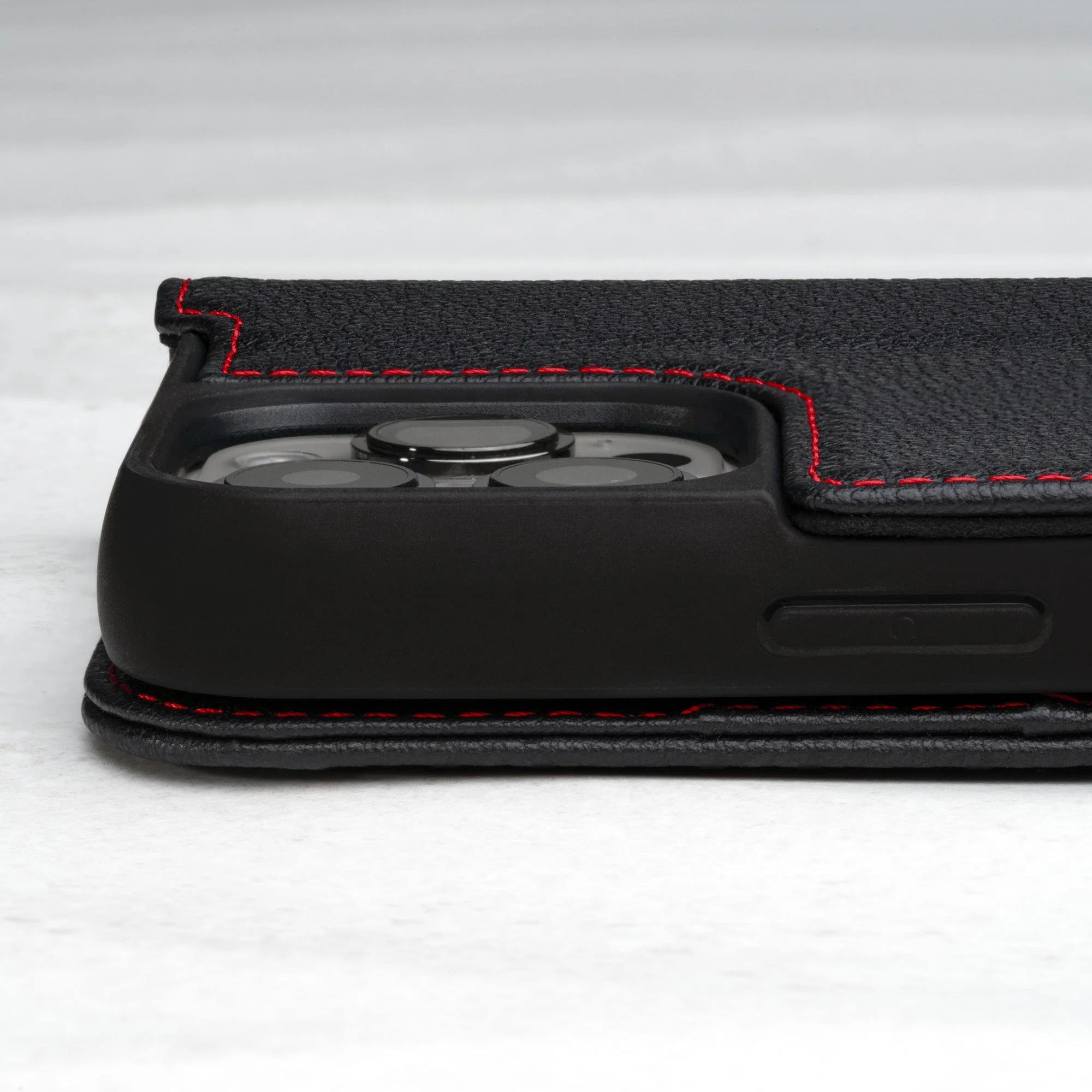 iPhone 14 Pro Max Lederhülle (mit Standfunktion) - Image 7