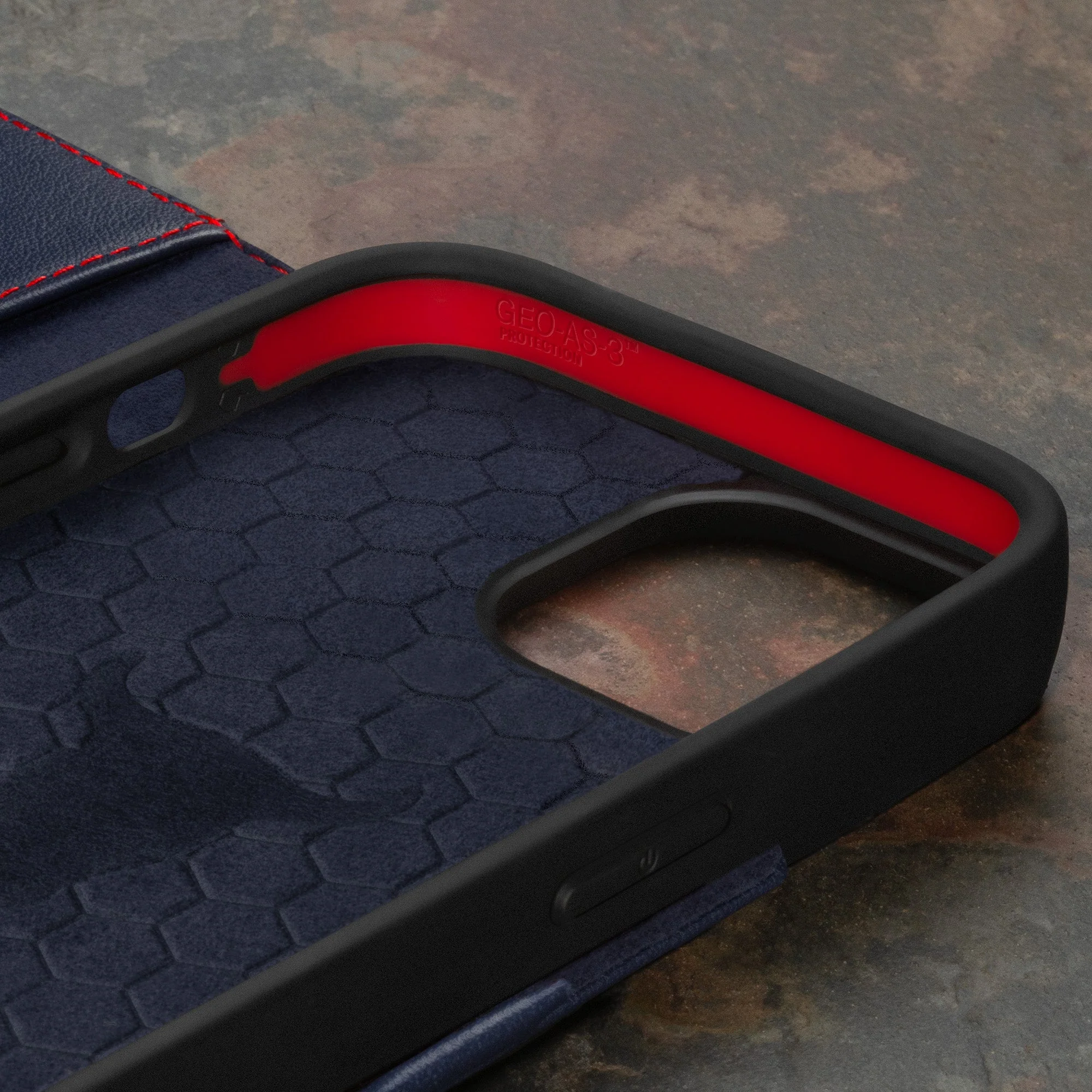 iPhone 15 Lederhülle (mit Standfunktion) - Image 36