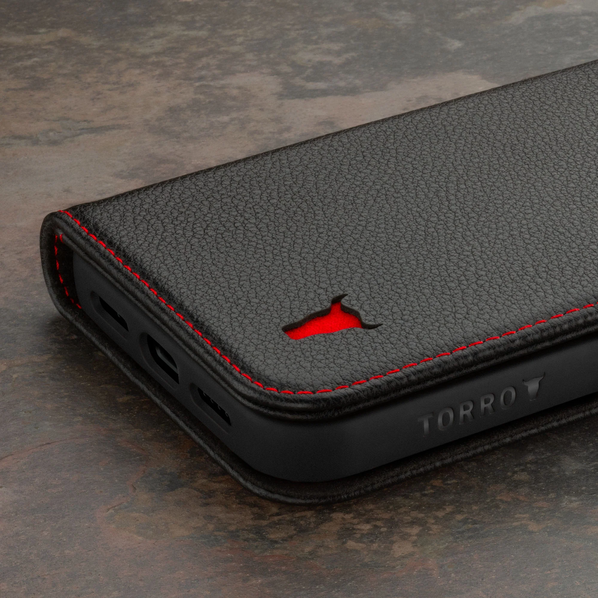 iPhone 15 Plus Lederhülle (mit Standfunktion) - Image 7