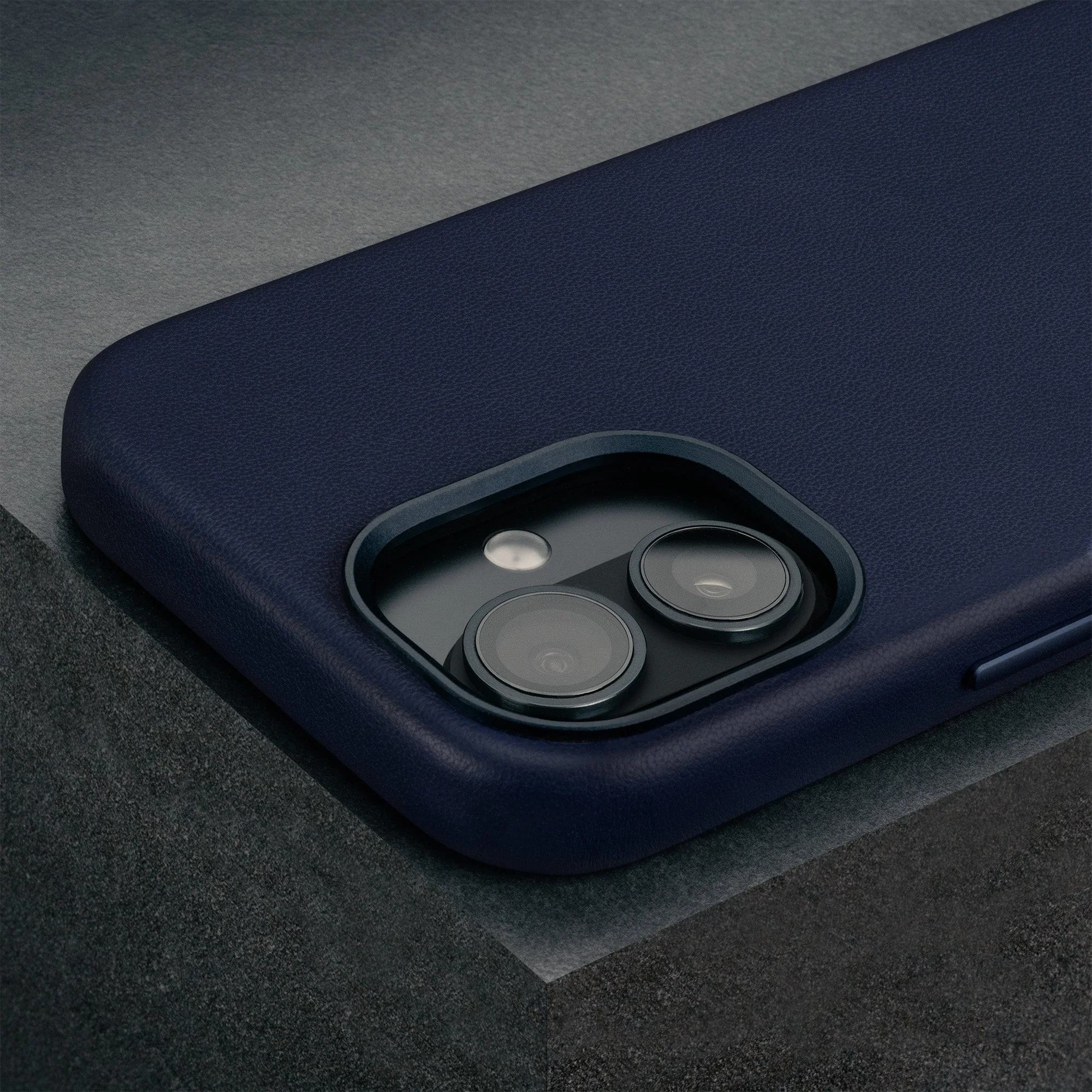iPhone 16 Schlank Leder Bumper Hülle - Image 13