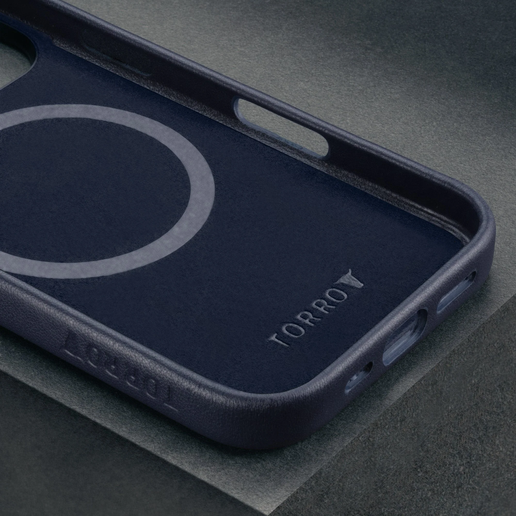 iPhone 16 Schlank Leder Bumper Hülle - Image 14