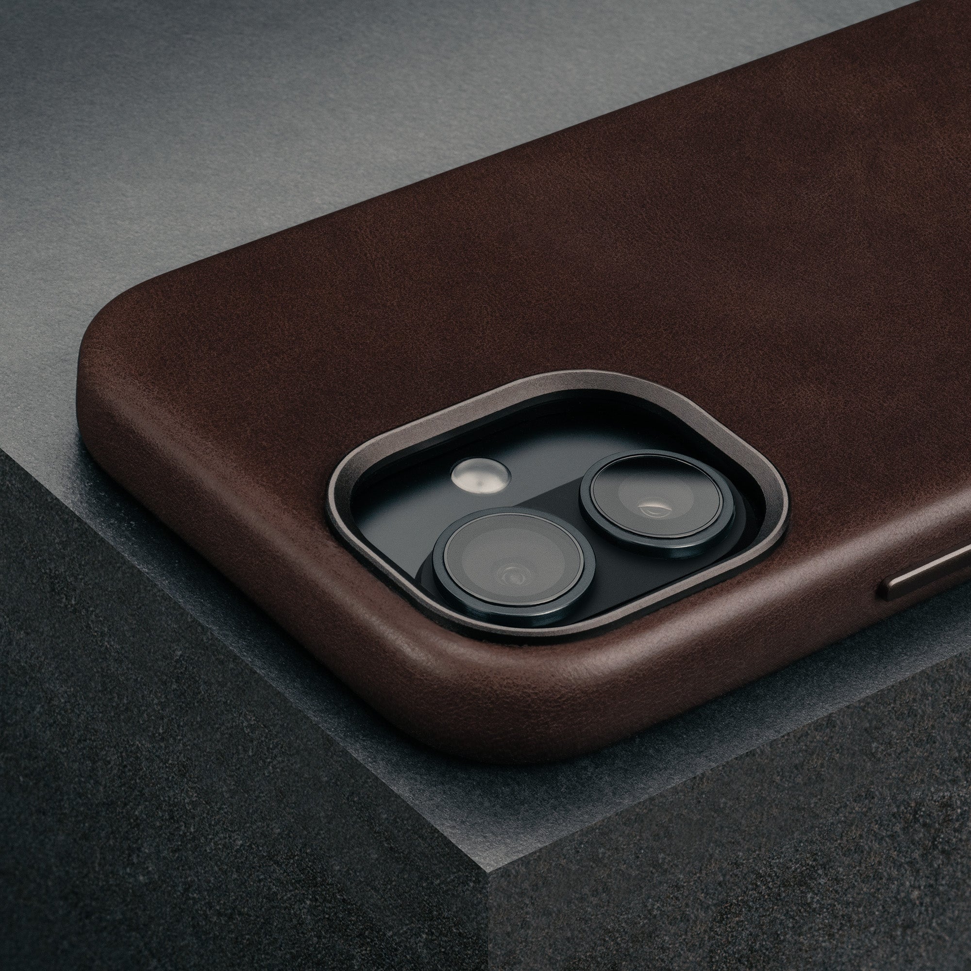 iPhone 16 Schlank Leder Bumper Hülle - Image 9