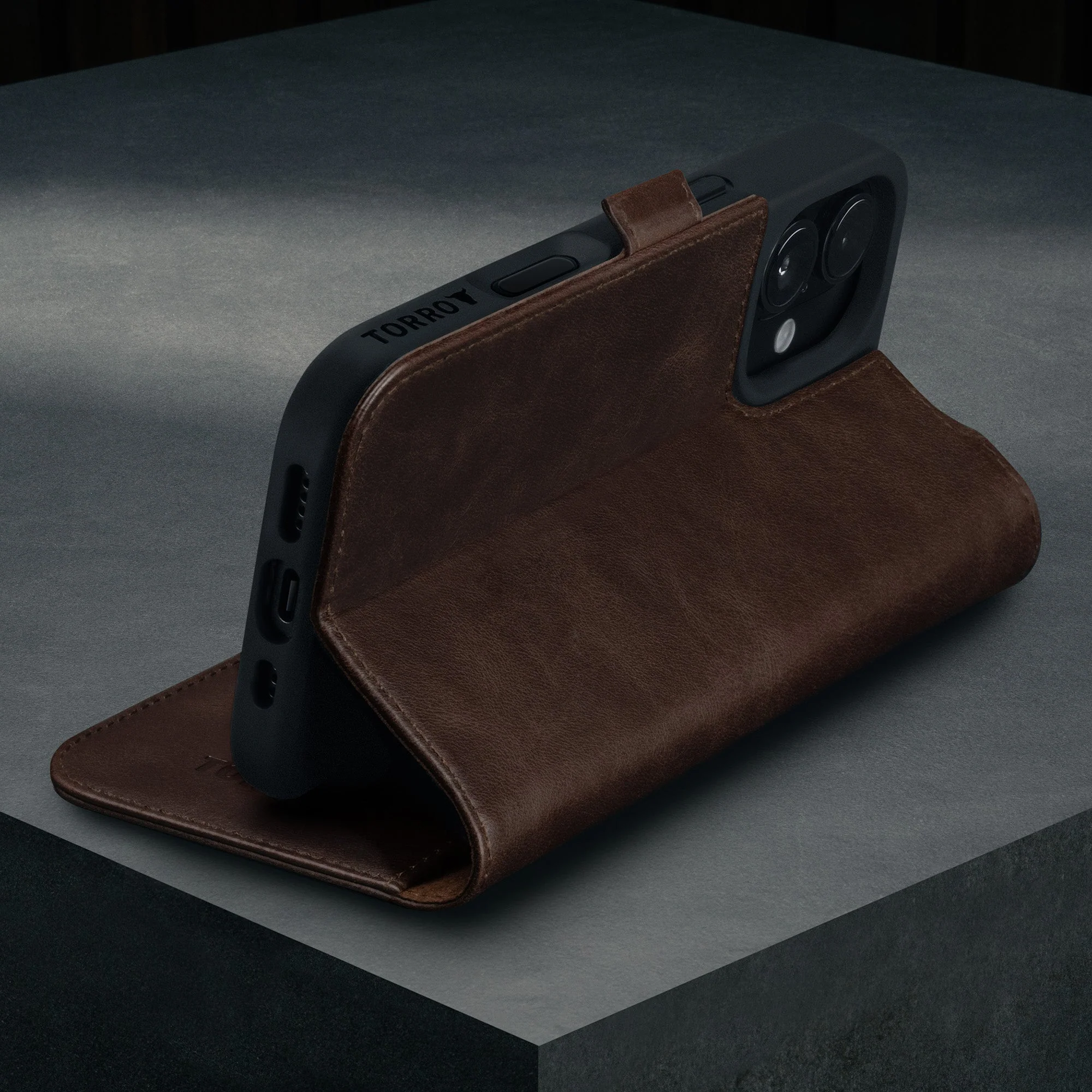 iPhone 16 Lederhülle (mit Standfunktion und MagSafe Laden) - Image 12