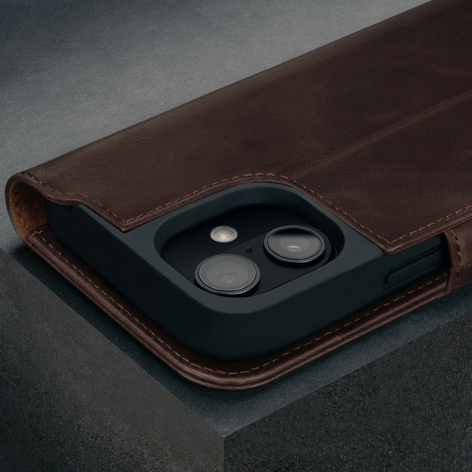 iPhone 16 Lederhülle (mit Standfunktion und MagSafe Laden) - Image 14