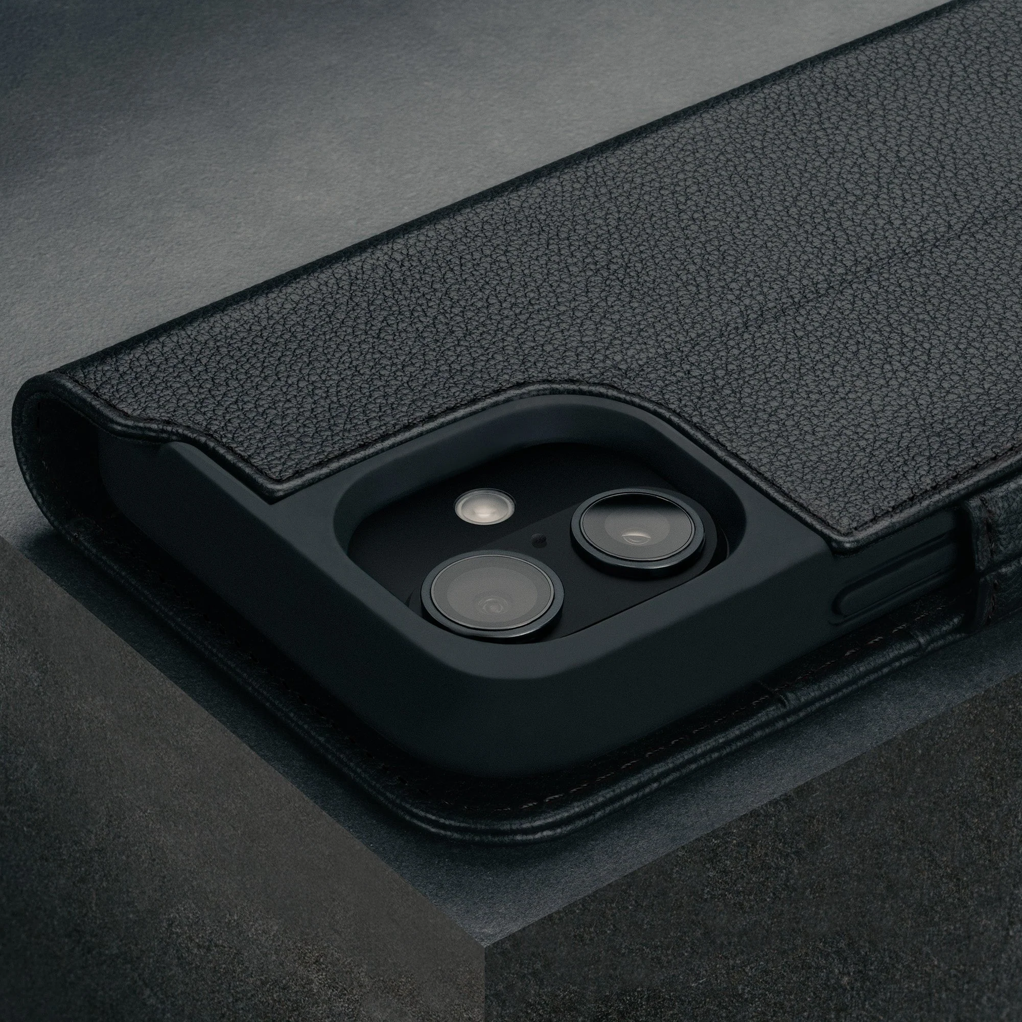 iPhone 16 Lederhülle (mit Standfunktion und MagSafe Laden) - Image 32