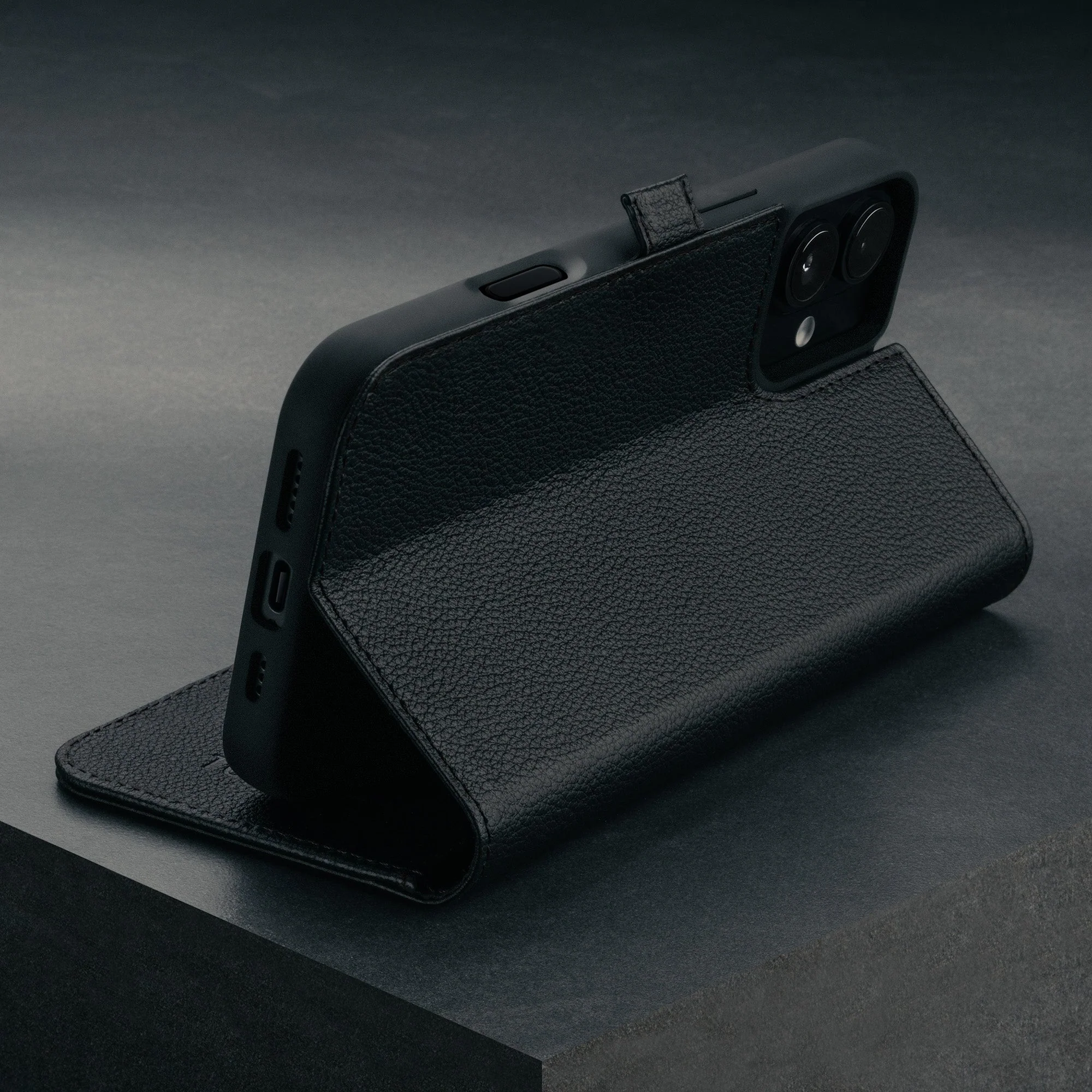 iPhone 16 Plus Lederhülle (mit Standfunktion und MagSafe Laden) - Image 8