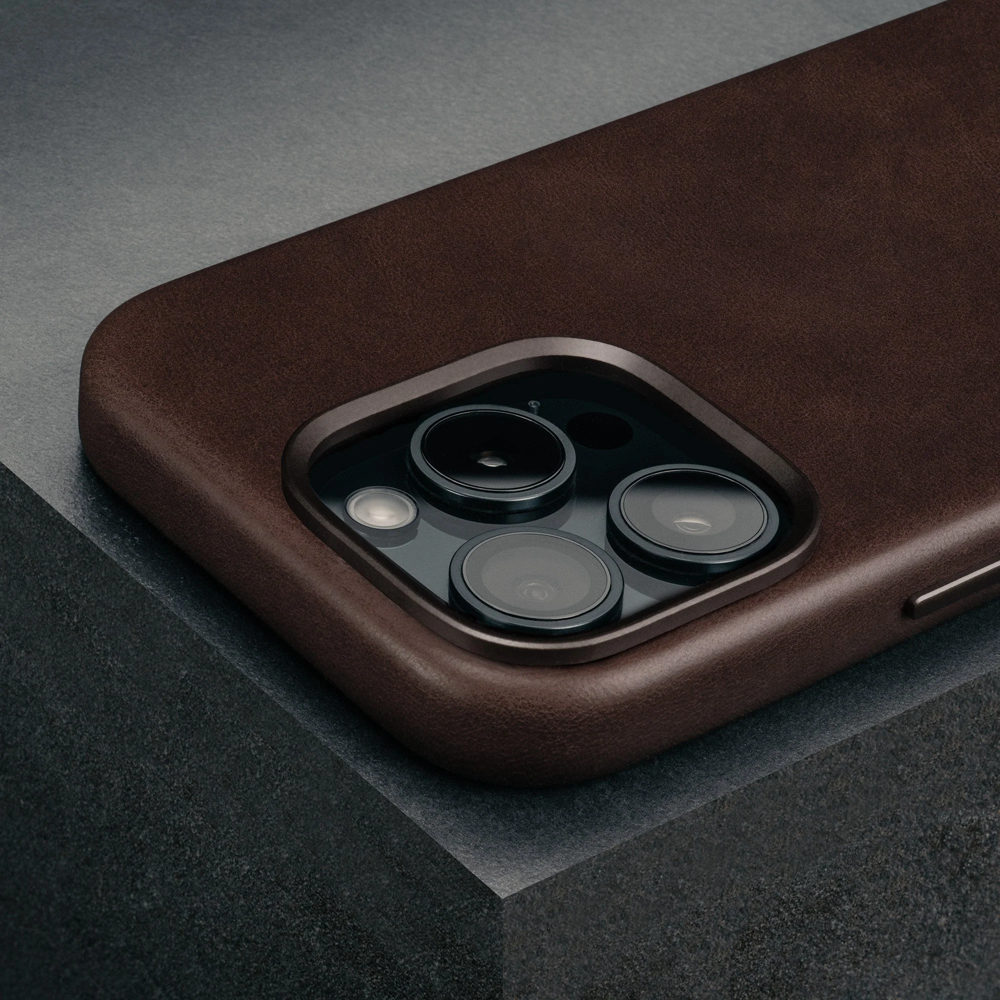 iPhone 16 Pro Leder Bumper Hülle - Image 9