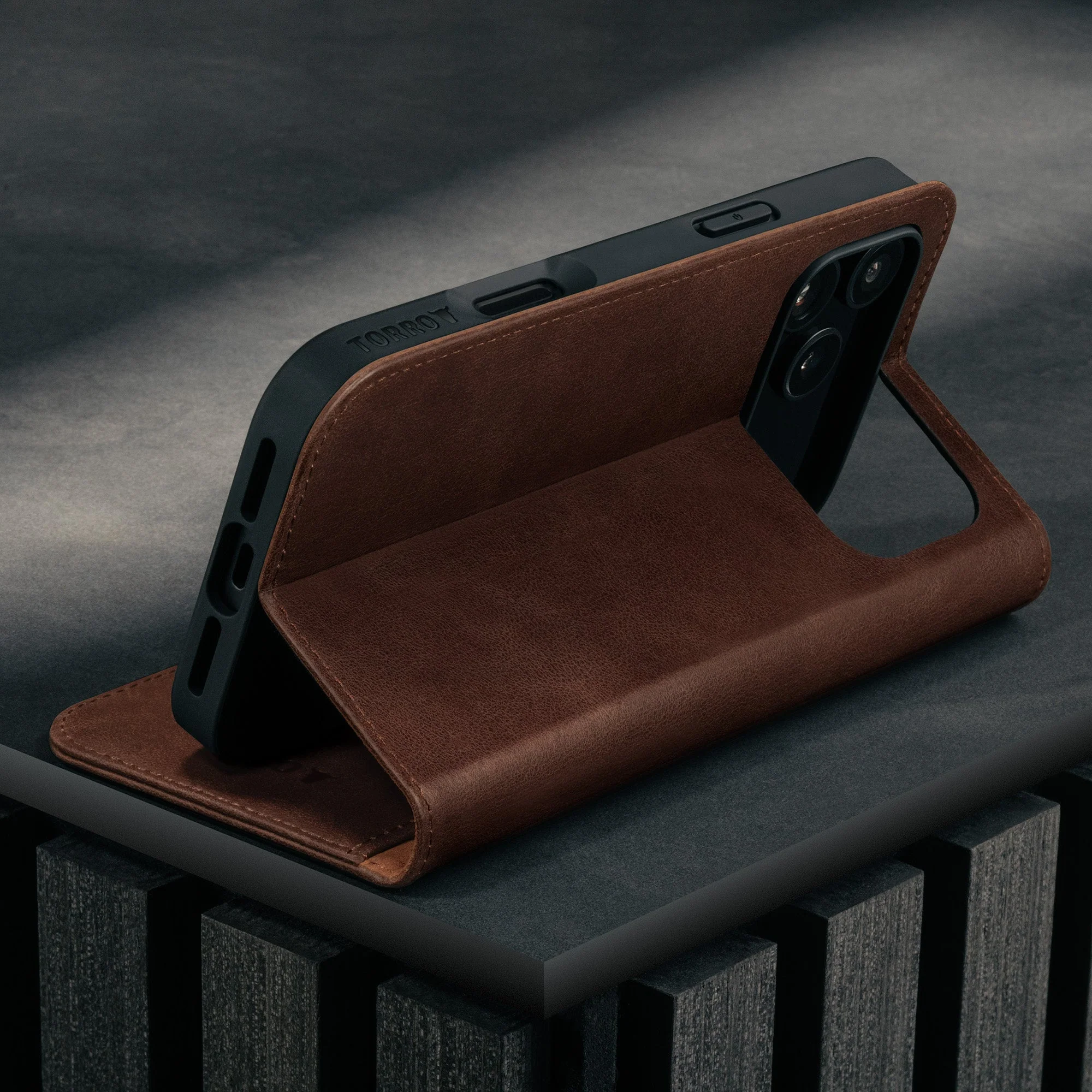 iPhone 17 Pro Max Lederhülle (MagSafe-Laden) - Image 15
